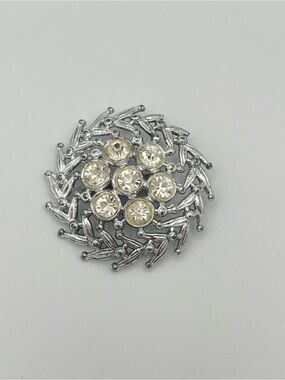 Vintage 3" Silvertone Rhinestone Leaf Pinwheel Wreath Brooch Mint